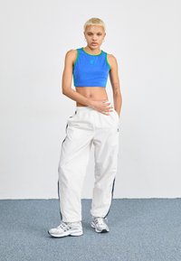adidas Originals BALLOON PANTS - Treniņtērpa apakšdaļas - cloud white