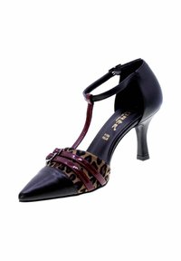 Décolleté nera a punta con una fascia in stampa leopardata, cinturini in vernice bordeaux e design a T. Presenta una finitura lucida e slanciata.