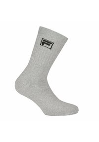 Calcetín de algodón gris con textura acanalada, longitud a media pantorrilla y un emblema de logo negro en el lateral. Material suave y elástico para mayor comodidad.