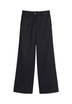 Schwarze Hosen mit weitem Bein, mit Knopf- und Reißverschluss, Gürtelschlaufen, Seitentaschen und abgesteppten Säumen.