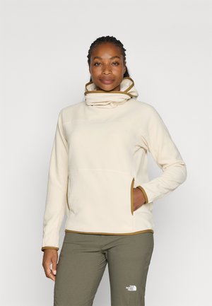 Beige fleece pullover met een hoge nek en bruine accenten; voorzien van zijzakken en een comfortabele pasvorm. Gestyled met olijfgroene broek.