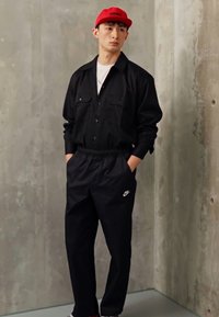 Nike Sportswear CLUB PANT - Treniņtērpa apakšdaļas - black/white