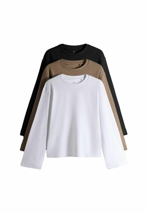 Tre langærmede crew neck sweatere stablet, farverne er hvid foran, brun i midten og sort bagpå, på en hvid baggrund.