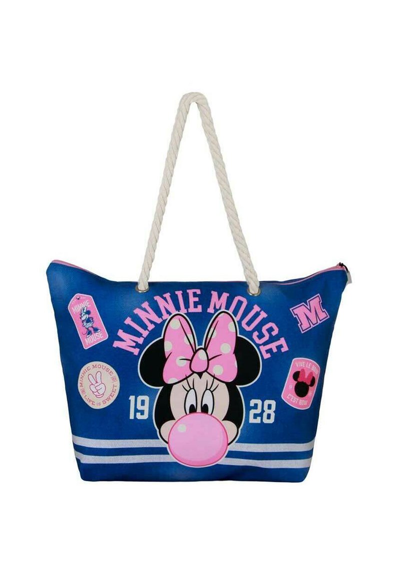 Bolso tote azul con un gráfico de Minnie Mouse, acentos en rosa, un lazo de lunares y varios parches. Tiene un mango de cuerda texturizada.