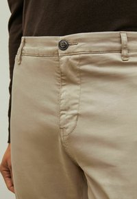 Next SLIM FIT PREMIUM - Vászonnadrágok - stone