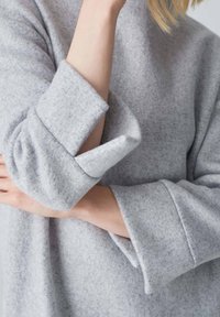 OPUS WONJA - Abito in maglia - hazy fog melange