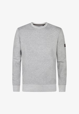 Tricou gri cu guler rotund, cu un model texturat în formă de diamant. Mâneci lungi cu manșete și tiv ribbate. Fabricat dintr-un material moale, de greutate medie.