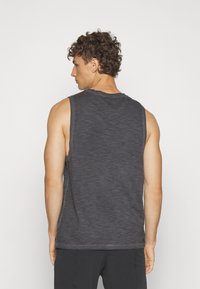 Puma STUDIO FOUNDATION WASH TANK - Top - black