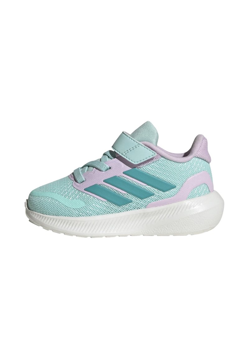 Αθλητικά παπούτσια ανοιχτού μπλε χρώματος από πλέγμα, με επένδυση στον αστράγαλο, μοβ λεπτομέρειες και λευκή λαστιχένια σόλα με υφή για καλύτερο κράτημα.