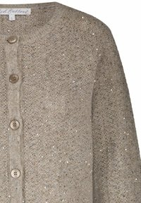 Lichtbruine gebreide cardigan met kleine pailletten en vijf ronde knopen aan de voorkant op een witte achtergrond.