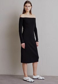 Filippa K OFFSHOULDER DRESS - Φόρεμα σε ίσια γραμμή - black