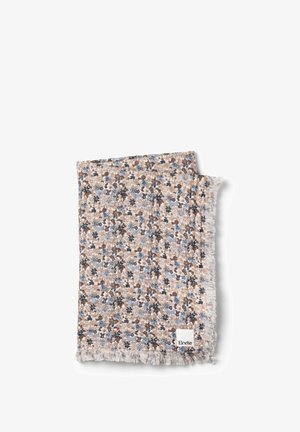 Coperta texturizzata in morbido tessuto, con un motivo floreale che presenta tonalità di blu, marrone e beige. I bordi sono frangiati; etichetta del marchio visibile.