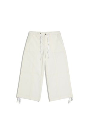 Bershka, CAPRI - TROUSERS - Pantalon classique - white