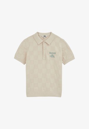 Bézs színű galléros póló texturált kockás mintával, rövid ujjakkal, gallérral, zöld hímzett "MAISON du PADEL" feliratos logóval.