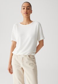 OPUS - LOOSE FIT BATWING - Print T-shirt - milk Thumbnail Image 1