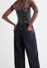Replay Relaxed fit -farkut - black