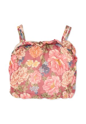 Różowy krótki top w kwiaty z falbankowym dekoltem i cienkimi ramiączkami, ozdobiony dużymi kwiatami w odcieniach różu, żółci i fioletu oraz zielonymi liśćmi.
