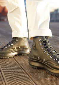 Converse RUN STAR HIKE UNISEX - Sapatilhas de cano alto - black