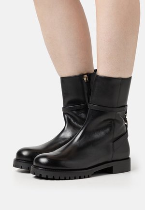 Patrizia Pepe, Bottes à plateau - black