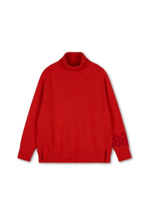 Rode gebreide sweater met een hoge geribbelde kraag, zijopeningen en een patroon op de linker mouw. Zachte textuur en ontspannen pasvorm.