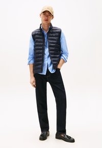 Tommy Hilfiger CORE PACKABLE VEST - Veste sans manches - desert sky