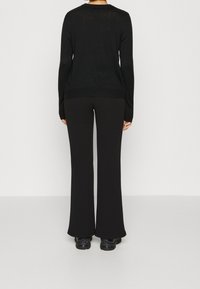 ONLY Petite Stickad tröja - black