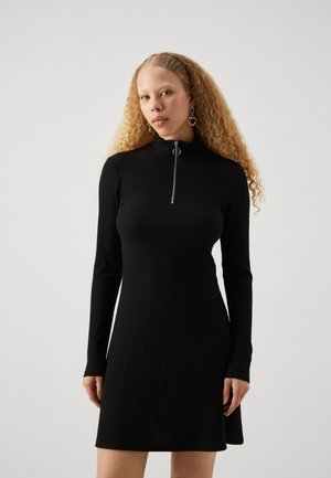 ONLNELLA HALF ZIP DRESS - Vestito di maglina - black