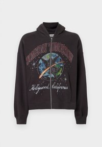 Felpa nera con zip realizzata in cotone, con un design grafico che presenta il testo "SOMEDAY TOMORROW" e "Hollywood, California" sul davanti.