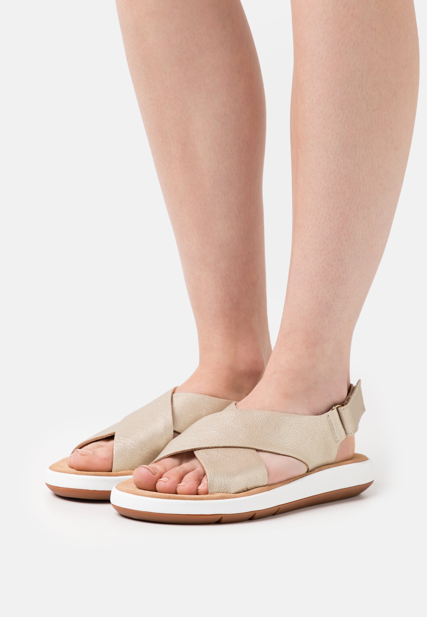 Clarks Jemsa Clarks Sandali Sandali Clarks Jemsa Cross 261642424 Zlata