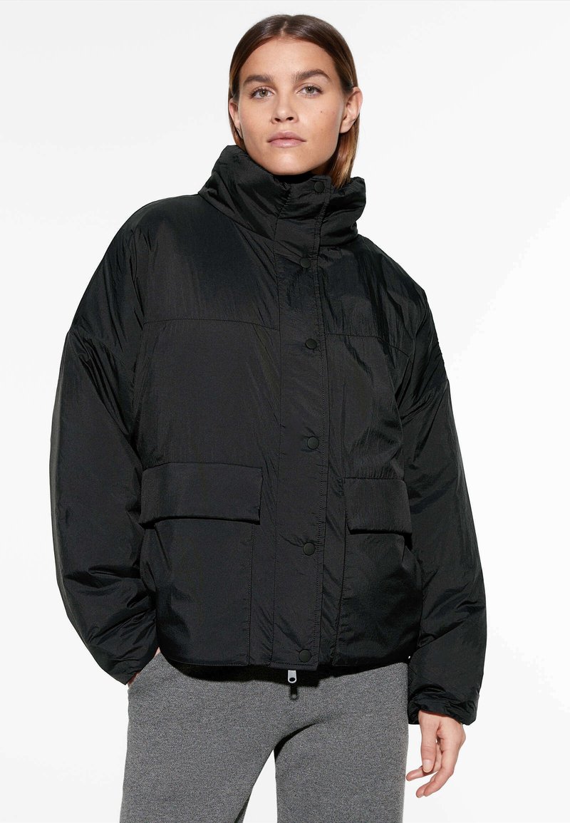 OYSHO LIGHTWEIGHT, WATERREPELLENT Winter jacket black Zalando.ie