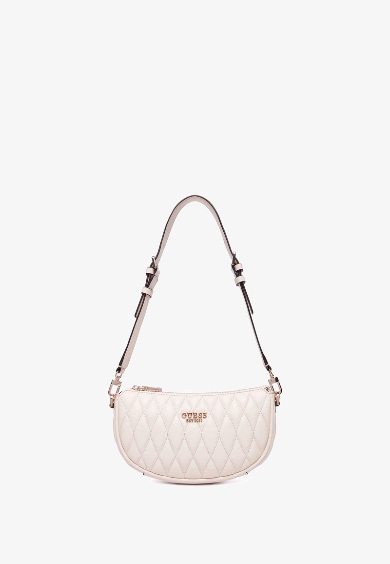 Borsa a tracolla bianca trapuntata con design curvo, dotata di tracolla staccabile e dettagli in tonalità oro. Chiusura con zip superiore.