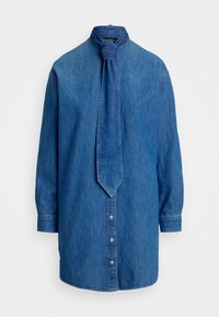 Camicia in denim blu, con colletto alto e cravatta annodata. Chiusura con bottoni sul davanti e maniche lunghe con polsini abbottonati.