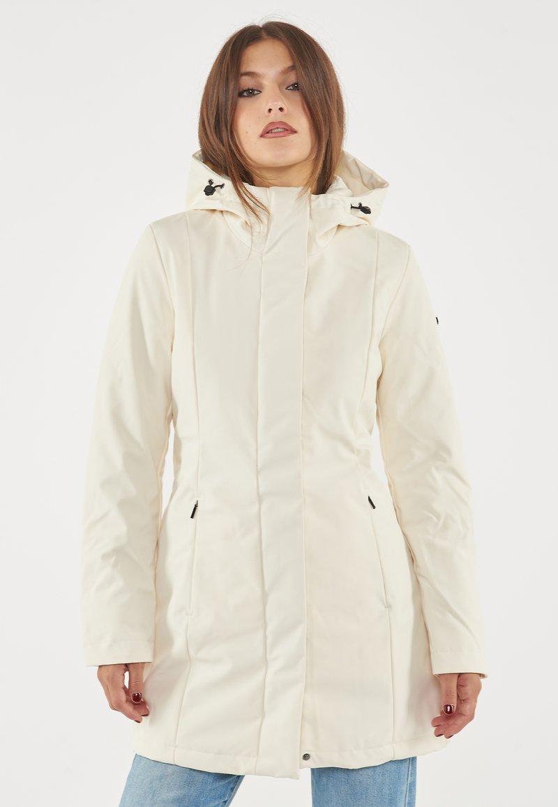 Parka color crema con cappuccio, caratterizzata da dettagli in zip neri e una silhouette slanciata. Realizzata in un tessuto liscio e durevole con una finitura opaca.