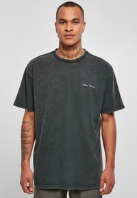 Urban Classics SMALL EMBROIDERY  - Základné tričko - black