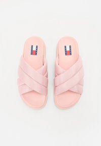 Tommy Jeans FLATFORM SANDAL - Iešļūcenes - delicate pink