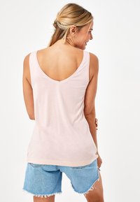 Next SLOUCH  - Top