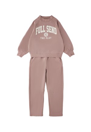 Set felpa e pantaloni malva con "FULL SEND 4 THE PLOT" stampato sulla parte anteriore della felpa, maniche lunghe, polsini elasticizzati e pantaloni sagomati.