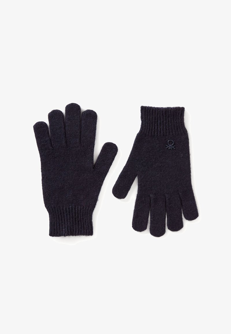 Pletené rukavice v tmavě námořnické barvě s žebrovanými manžetami. Obsahují pět prstů a malou logovou ozdobu v oblasti zápěstí. Měkká textura.