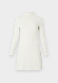 Rochie albă cu dungi, guler înalt și mâneci lungi, cu o siluetă conică care se lărgește ușor la tiv. Textură moale.