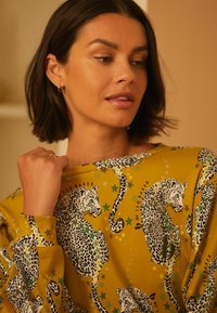 B by Ted Baker REGULAR FIT LEOPARD PRINT SET - Nattøj sæt - green leopard