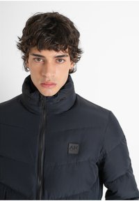 Antony Morato REGULAR FIT IN TECHNO WITH ECOPADDING DUPONT SORONA WITH METAL LOGO ON RUBBER PATCH - Zimska jakna - ink blue