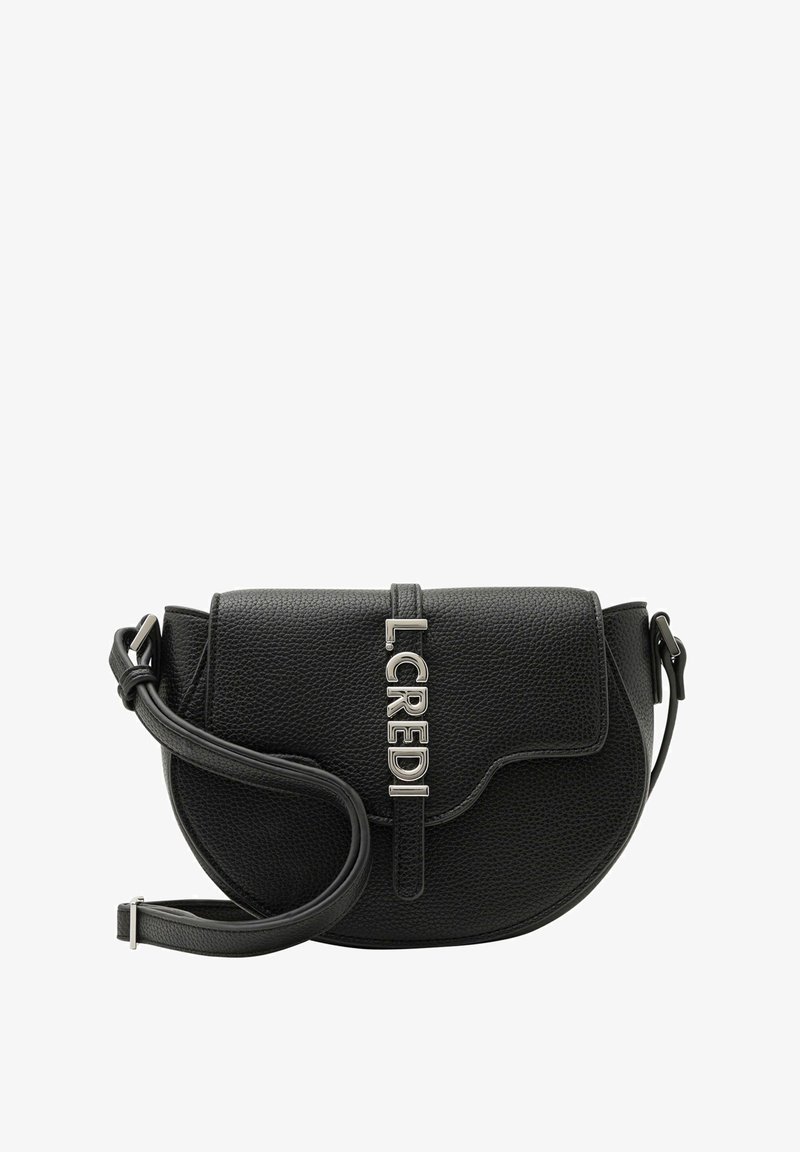 Borsa a tracolla nera in pelle con finitura testurizzata, dotata di chiusura a pattina e hardware in tono argento con la scritta "L. CREDI." Inclusa tracolla regolabile.