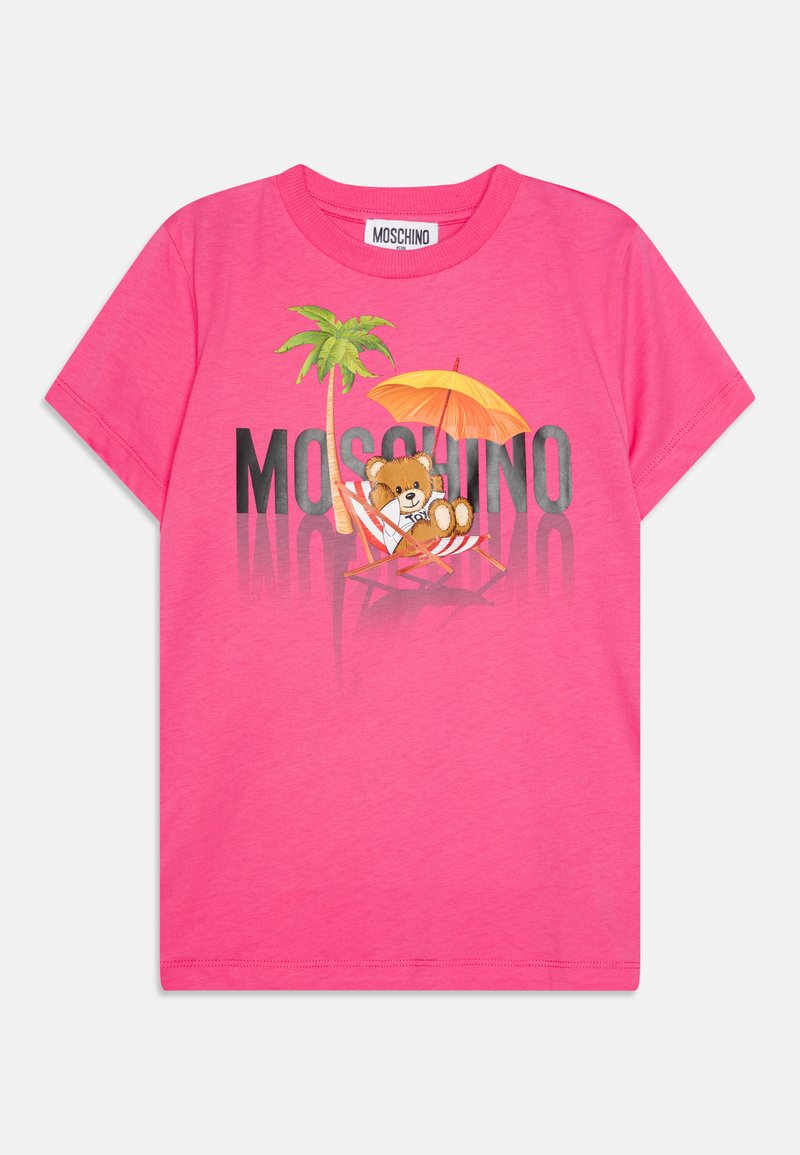 Ροζ βαμβακερό T-shirt με γραφικό σχέδιο ενός αρκούδου που χαλαρώνει κάτω από μια κίτρινη ομπρέλα, με πράσινες παλμιές και κείμενο "MOSCHINO".