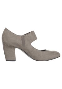 Chaussure Mary Jane en suede gris avec bout rond, design découpé et talon bloc de hauteur intermédiaire. Équipée d'une sangle élastique pour un ajustement sécurisé.