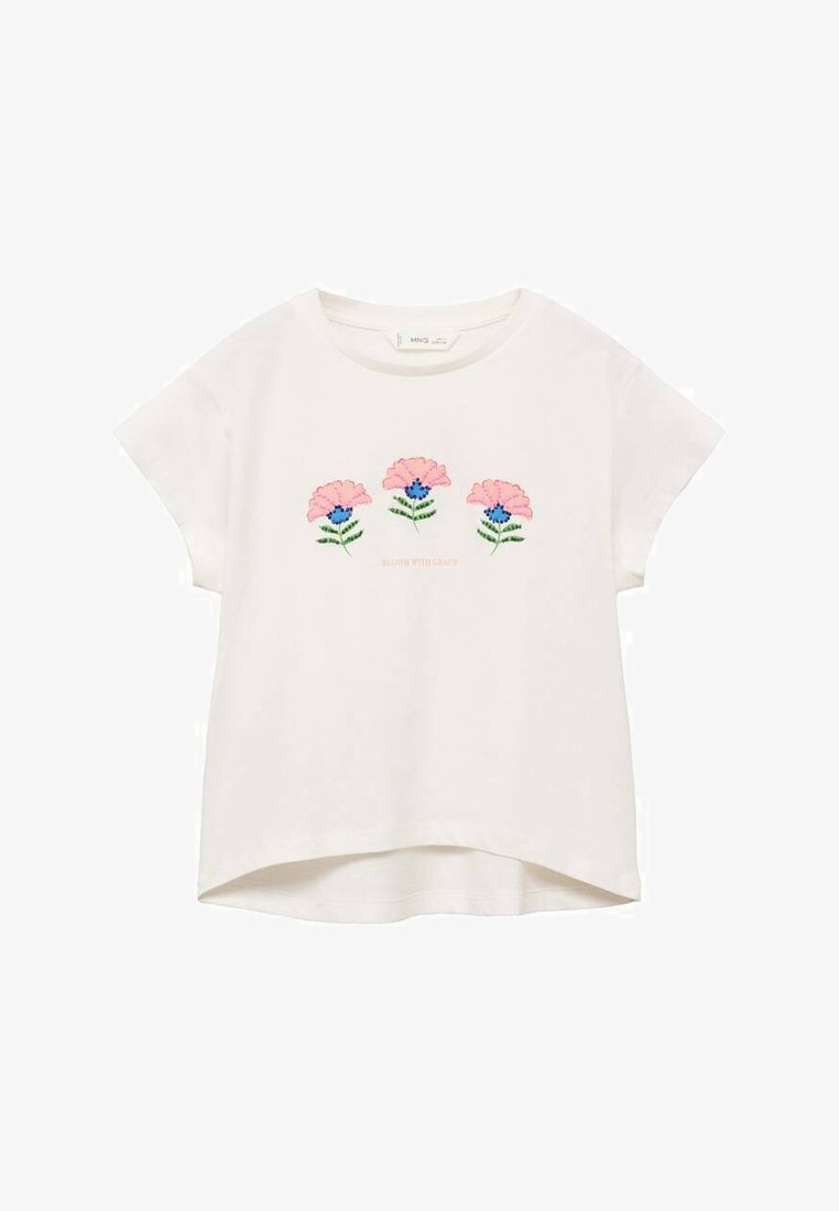 Bílá krátká tričko s kulatým výstřihem. Obsahuje vyšívané růžové květiny se zelenými listy a modrými akcenty. Zakřivený spodní lem.