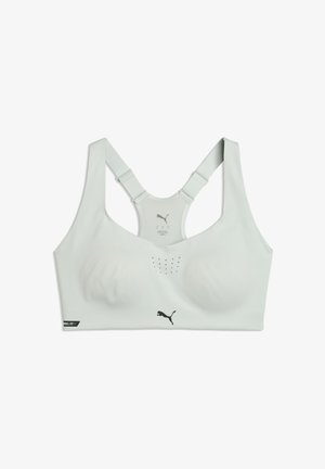 Weißer Puma Sport-BH mit Racerback-Trägern, geformten Cups, Lüftungslöchern vorne und Puma-Logo in der Mitte und unten links.