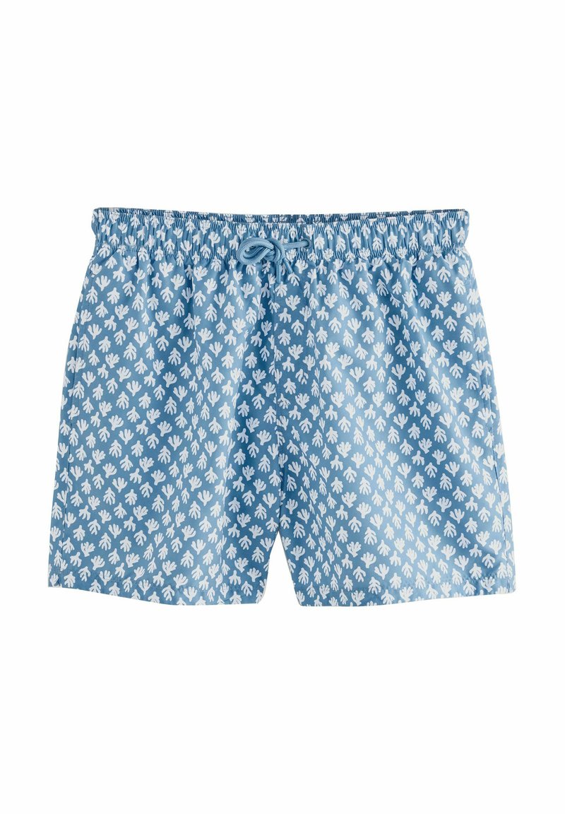 Costume de baie de culoare albastră, cu un brâu elastic și șnur, având un model de frunze alb pe un material neted și ușor.