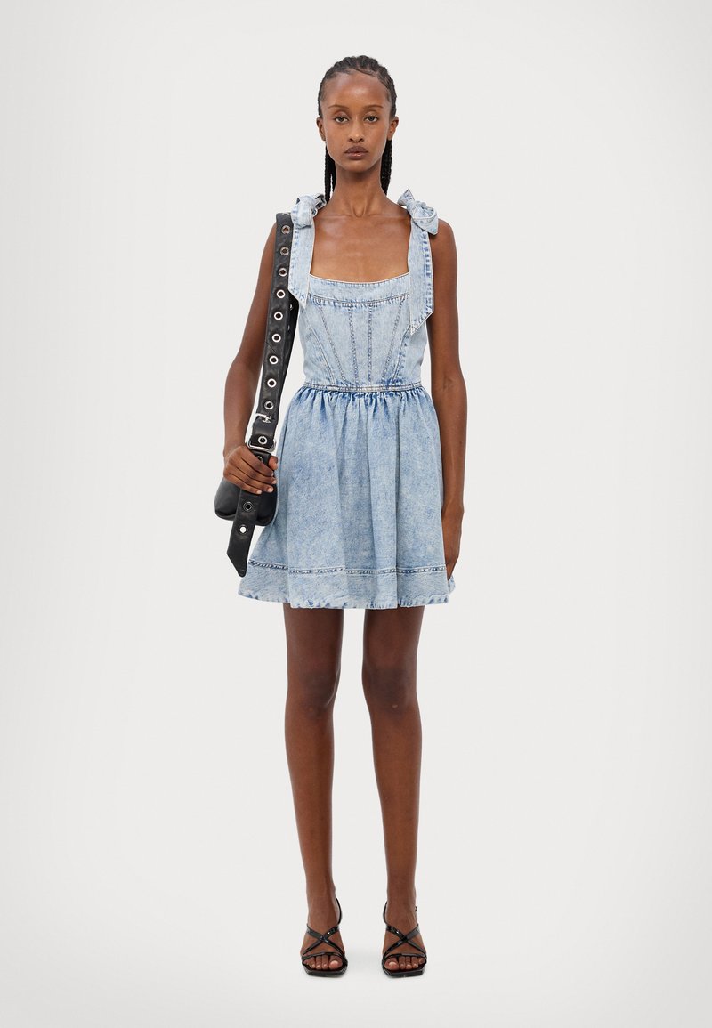Alice + Olivia AMINA CORSET DRESS - Denim dress - fae ultra light  blue/light blue - Zalando.ie