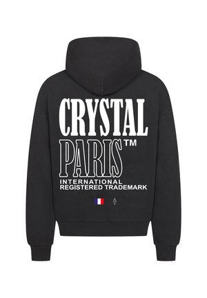 Czarna bluza z kapturem z dużym białym napisem "CRYSTAL PARIS™" oraz "MIĘDZYNARODOWY ZAREJESTROWANY ZNAK TOWAROWY" na plecach.