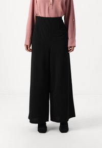 Vero Moda Petite VMLIVA SUPER WIDE PANTS  - Püksid - black
